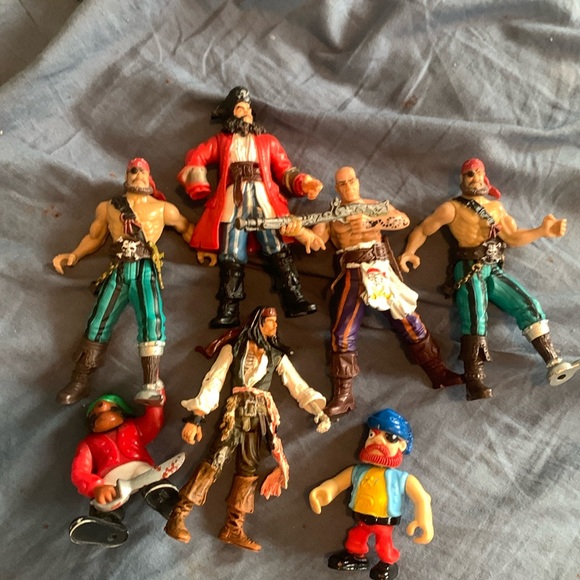 Assorted Pirate action figures - Picture 1 of 4